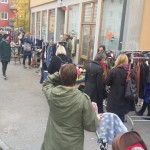 Märkeskläder säljs på loppis