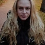 Emelie älskar att kärleks-bomba