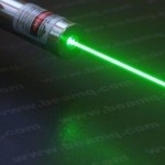 Polis träffar på ungdomar med laserpekare