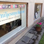 ”I natt krossades vårt skyltfönster”