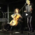 VIDEO: Performanceartist på eldfesten i Vinterviken