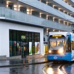 Inte ett år skiljer mellan bilderna