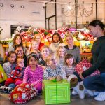 ”Jag ska personligen lämna över alla dessa julklappar”