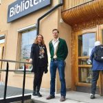 Poppis med långa öppettider på biblioteket