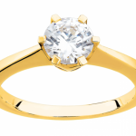 Stal diamantring – försvann i bil