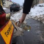Vattenläcka – boende tvingades hämta vatten på gatan