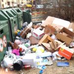 Återvinningsstationer svämmar över