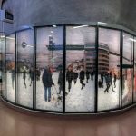 Gratis konstvandring bland pendel- och t-banestationer