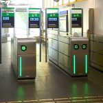 Biljettkontrollanter filmar plankare