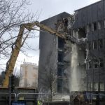 Nu är rivningen av Svarta huset i gång – trots kritiska röster