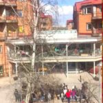 Video: Se när 90-åriga Laura firas på äldreboendet i Midsommarkransen