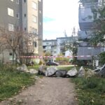 Bostadsrättsförening spärrar av gångväg – grannar upprörda