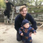 Bilder: Populär parklek med getter och kaniner drar folk från innerstaden