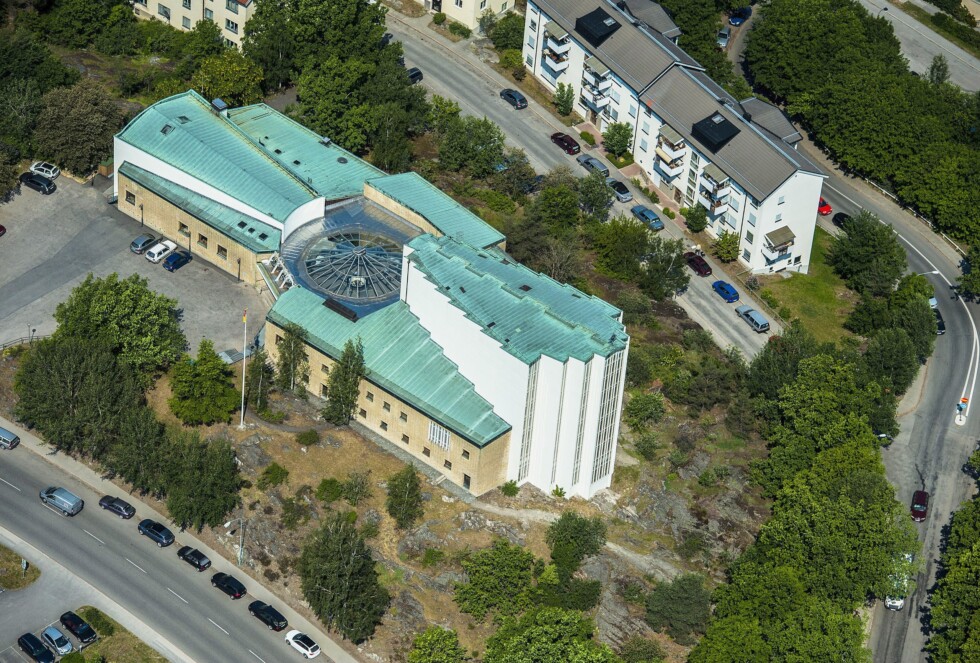 Uppenbarelsekyrkan_från_luften