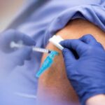 Vaccination av 70-plussare har startat i Stockholm – på vissa vårdcentraler
