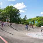 Bilder: Älvsjö BMX nya bana invigd – så fungerar den