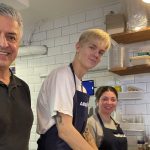Tryggt och familjärt café i Abrahamsberg – nu nominerat till Årets lokala företag 2023
