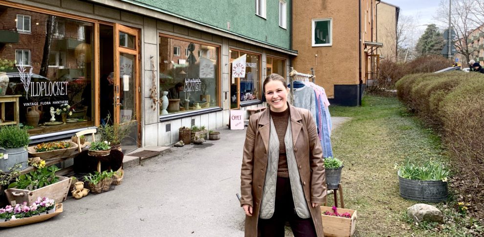 kvinna fraMFÖR butik