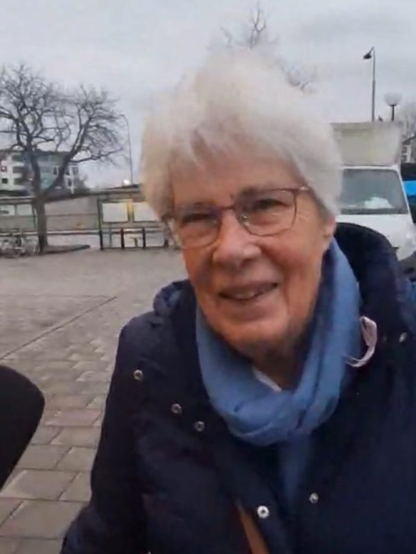 Bild på en leende kvinna