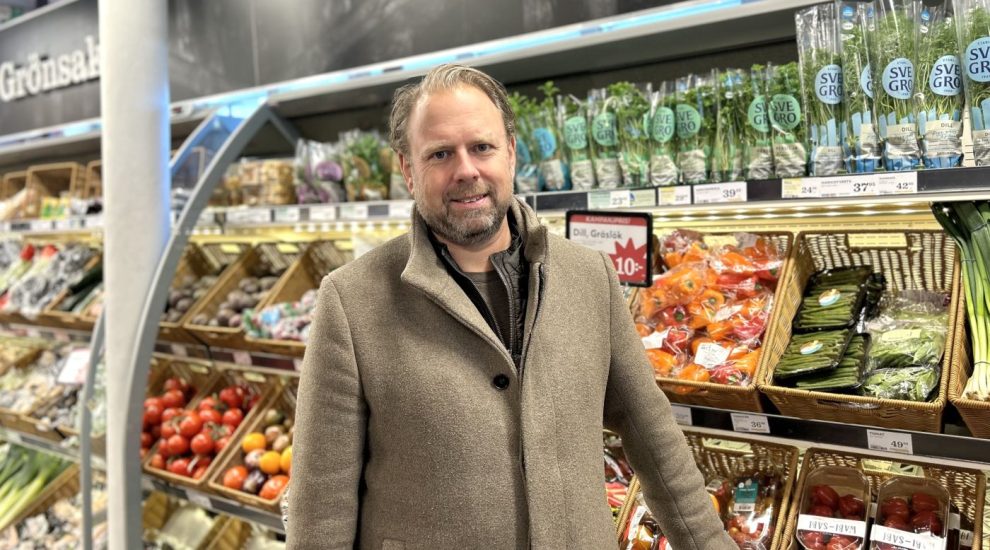 Anders framför grönsakerna i Hemköp, Älvsjö.