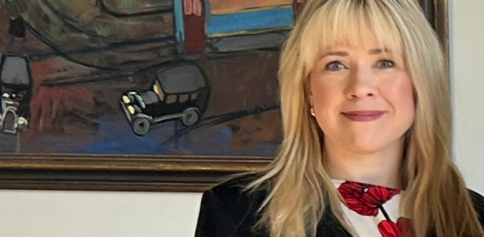 bild på kvinna i kostrym