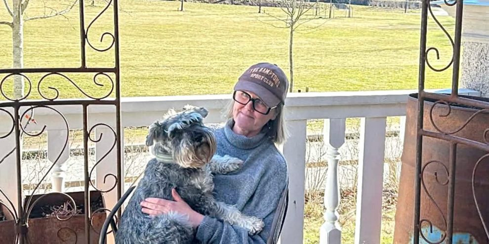 Åse Varg med sin hund