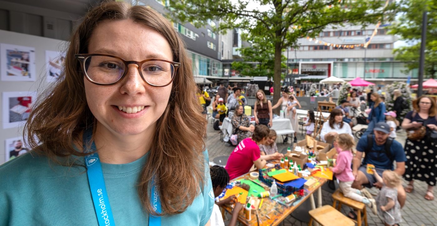 kvinna på torg