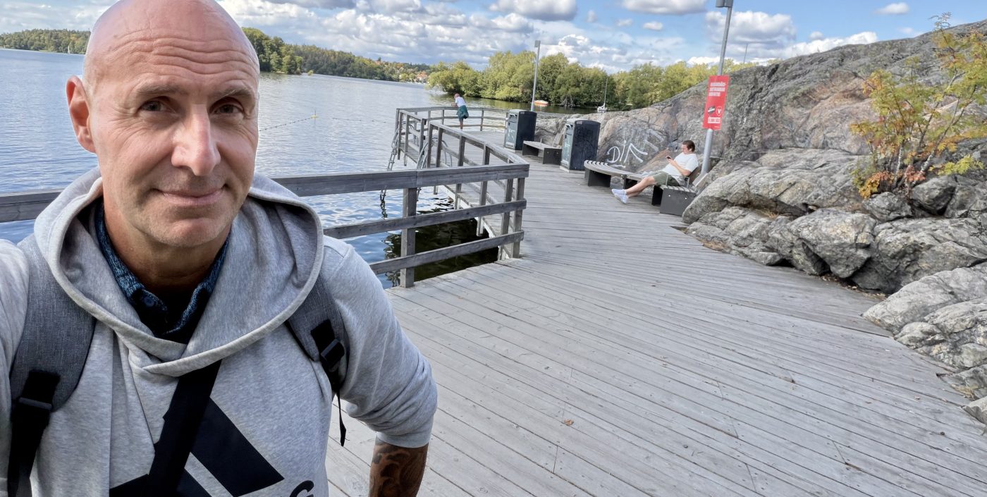man på badbrygga
