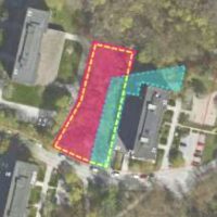 Aerial image of a housing complex with color‑coded overlays: a red-outlined curved block, a green rectangle, and a teal triangular area marking zones.